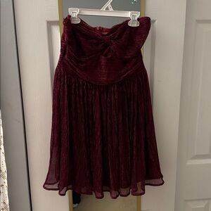 Elegant Burgundy Strapless Dress